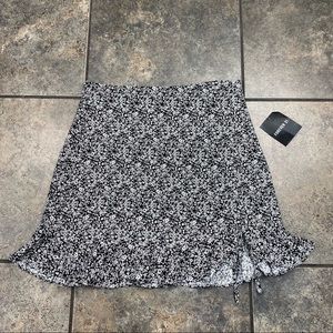 NEW! Women’s Forever 21 Floral Print Skirt Size Small W/Tags